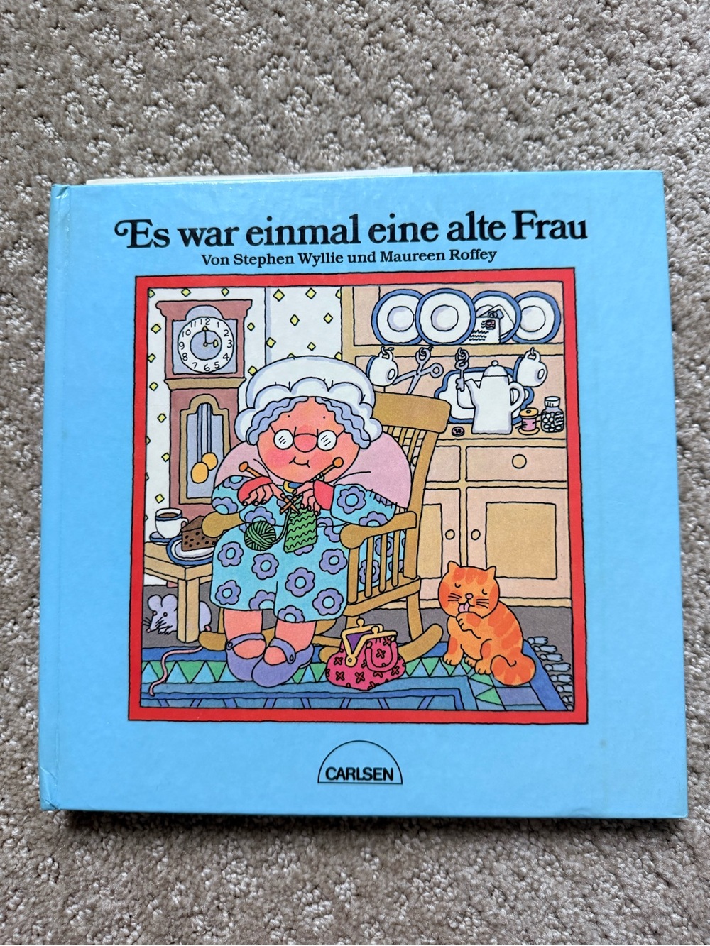 Vintage 1985 German Interactive Children’s Book “Es war einmal eine alte Frau”
